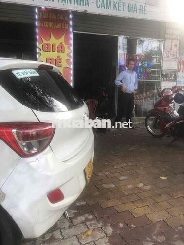 Hyundai Grand i10 doi 2016 gia đình đang sử dụng