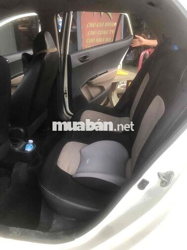 Hyundai Grand i10 doi 2016 gia đình đang sử dụng