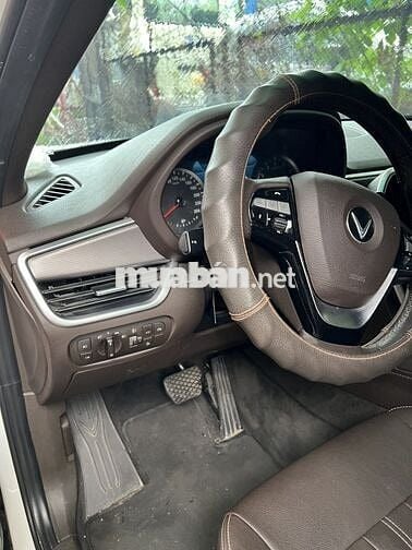 VinFast Lux SA2.0 2019 Plus 2.0 AT - 120000 km