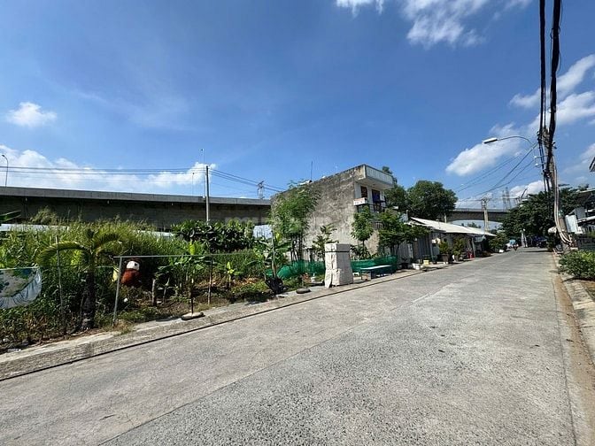 Bán nhà 4 tầng 8x20m full thổ cư, 10 phòng đang cho thuê, Nguyễn Văn