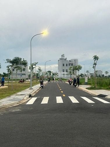 Chính chủ bán nhanh lô đất mặt tiền sổ sẵn