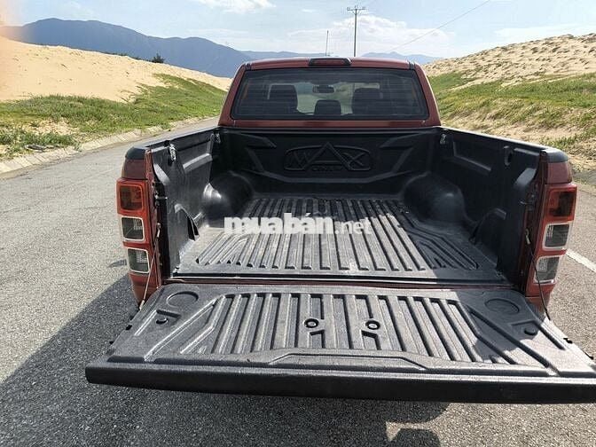Ford Ranger XLT MT Máy 2.2L số sàn 2 cầu ĐIỆN