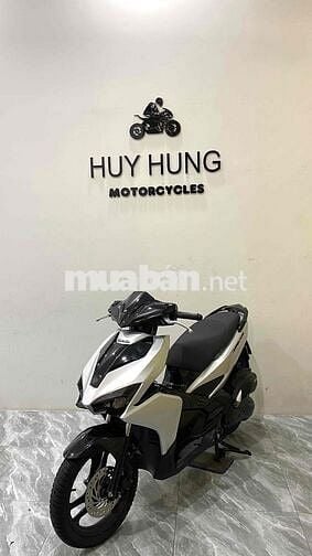 Xe ab bạc đen