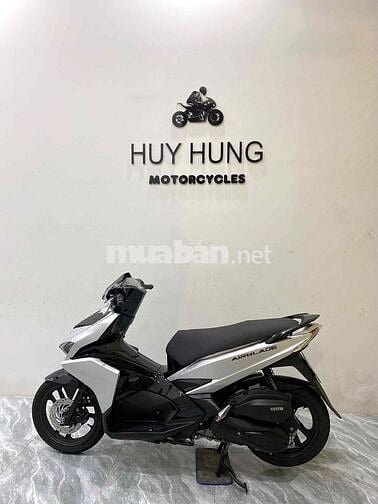 Xe ab bạc đen