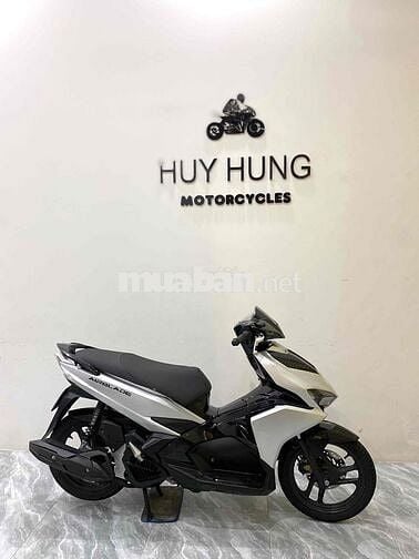 Xe ab bạc đen