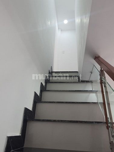 Bán nhà 2 tầng đúc, mới đẹp ở ngay , Phan Văn Trị, Gò Vấp, giá 2,86 tỷ