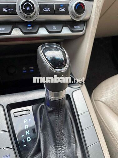 Hyundai Elantra 2019 1.6 AT - 42000 km