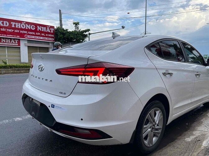 Hyundai Elantra 2019 1.6 AT - 42000 km