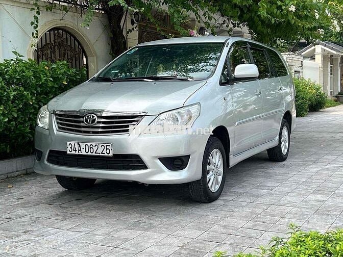 Toyota Innova 2013 2.0E - 5000 km