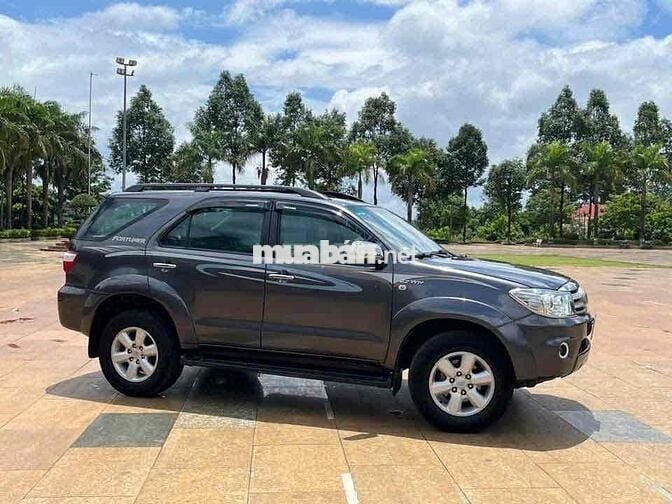 Toyota Fortuner 2010 2.5G - 10000 km