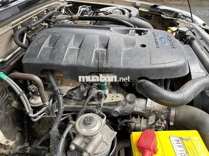 Ford Everest 2015 2.5L 4x2 MT - 20000 km