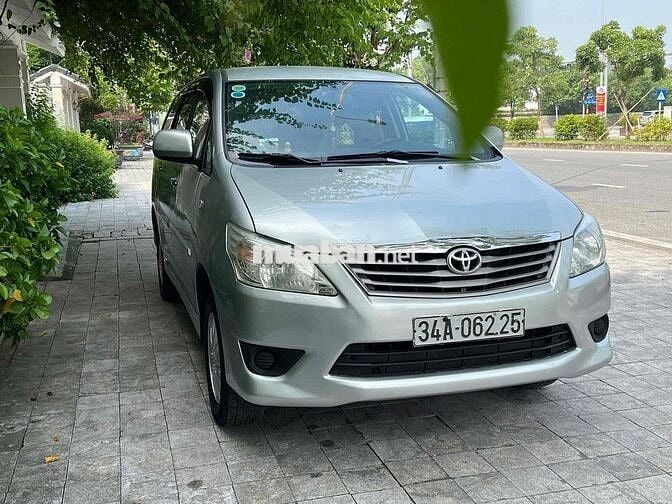 Toyota Innova 2013 2.0E - 5000 km