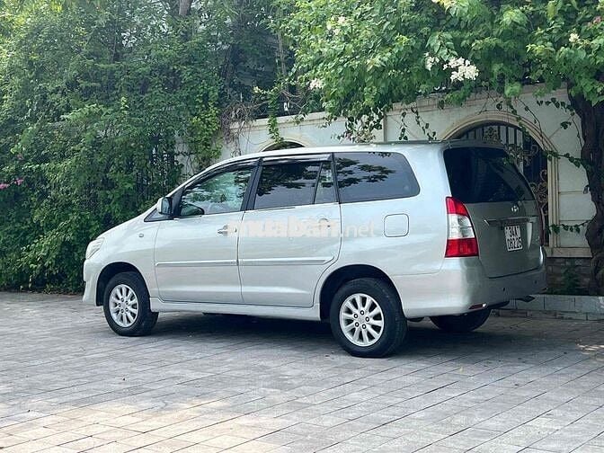 Toyota Innova 2013 2.0E - 5000 km
