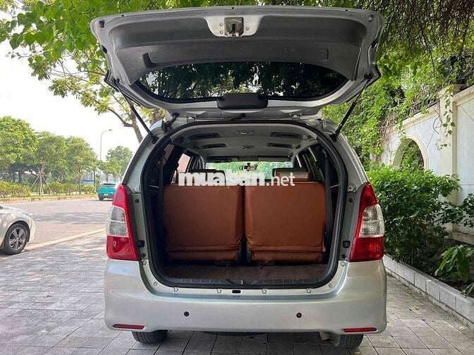 Toyota Innova 2013 2.0E - 5000 km