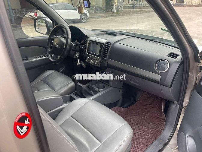 Ford Everest 2013 2.5L 4x2 MT - 505050 km