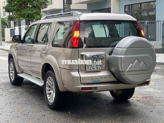 Ford Everest 2015 2.5L 4x2 MT - 20000 km