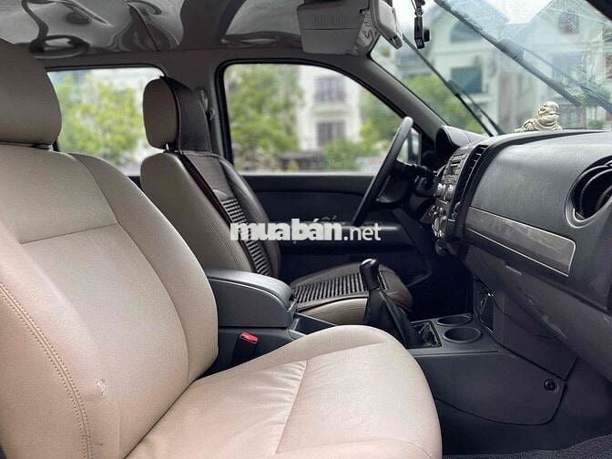 Ford Everest 2015 2.5L 4x2 MT - 20000 km