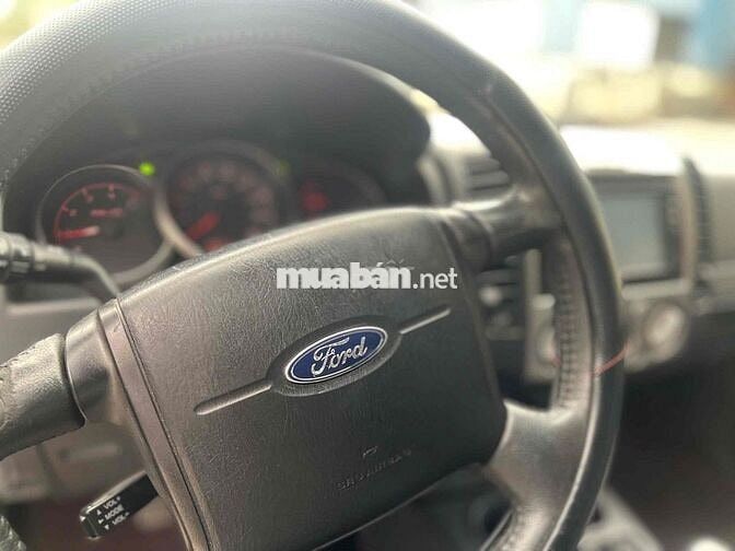 Ford Everest 2013 2.5L 4x2 MT - 505050 km
