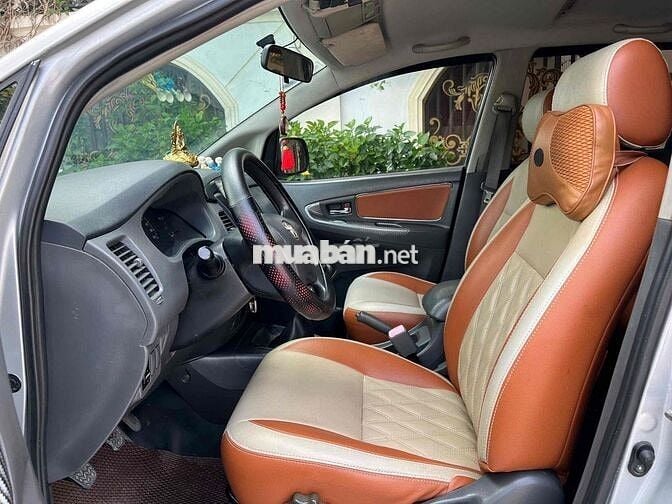 Toyota Innova 2013 2.0E - 5000 km