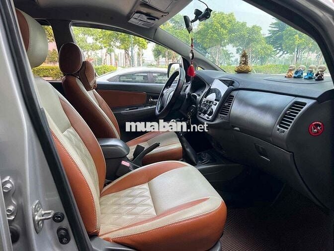 Toyota Innova 2013 2.0E - 5000 km