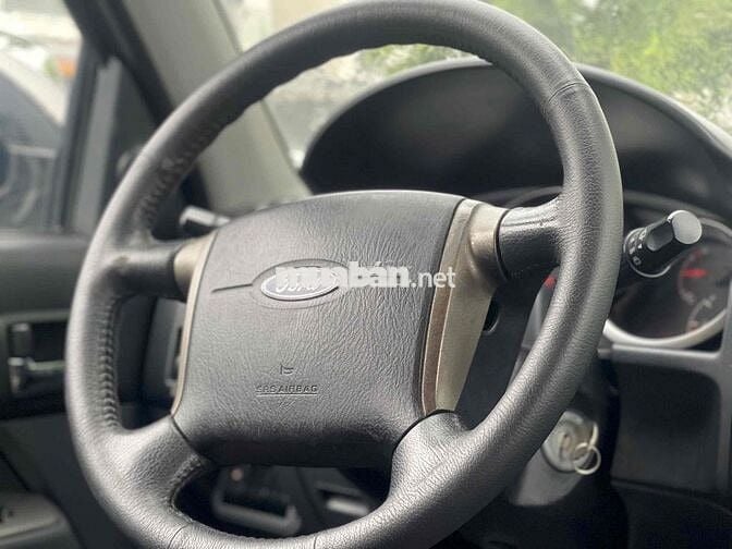 Ford Everest 2015 2.5L 4x2 MT - 20000 km
