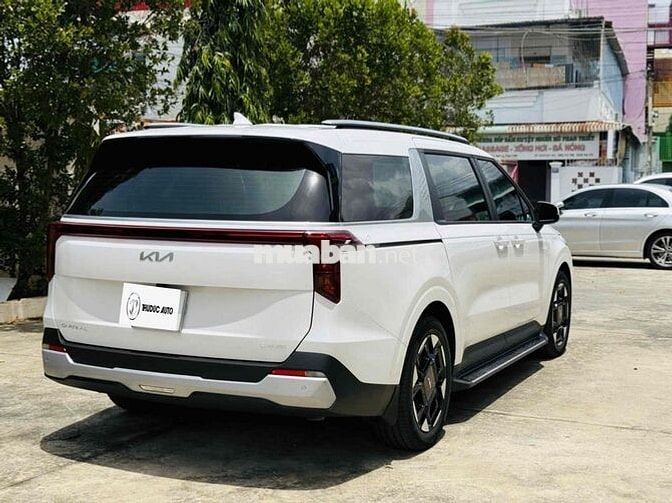 Kia Carnival 2025 Luxury 2.2D - 7000 km LikeNew