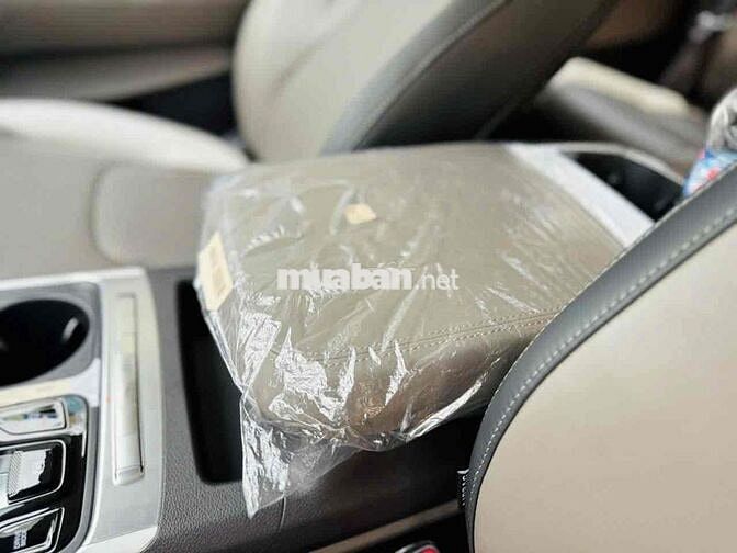 Kia Carnival 2025 Luxury 2.2D - 7000 km LikeNew