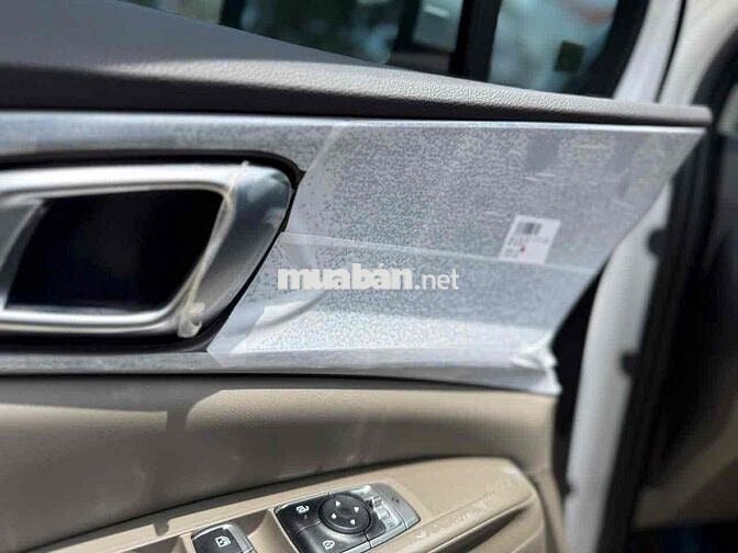 Kia Carnival 2025 Luxury 2.2D - 7000 km LikeNew