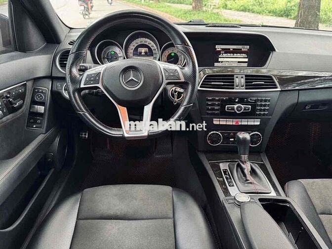 Mercedes Benz C Class 2014 C300 AMG - 11000 km