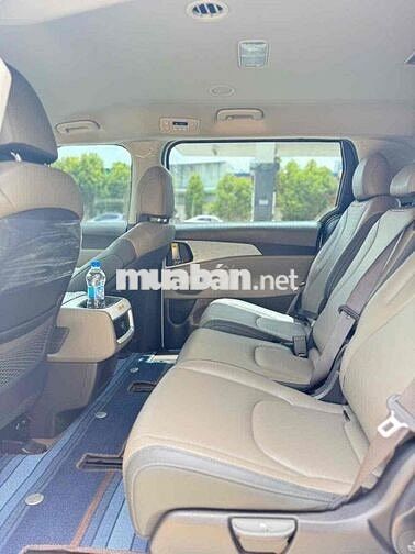 Kia Carnival 2025 Luxury 2.2D - 7000 km LikeNew