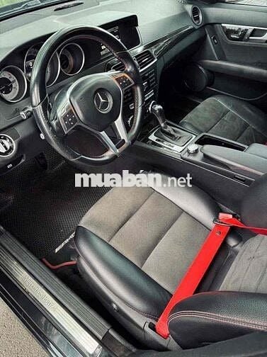 Mercedes Benz C Class 2014 C300 AMG - 11000 km