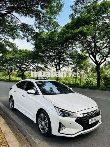 Hyundai Elantra 2019 1.6AT Sport - 80000 km