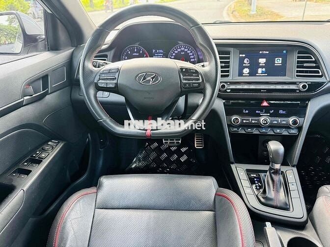 Hyundai Elantra 2019 1.6AT Sport - 80000 km