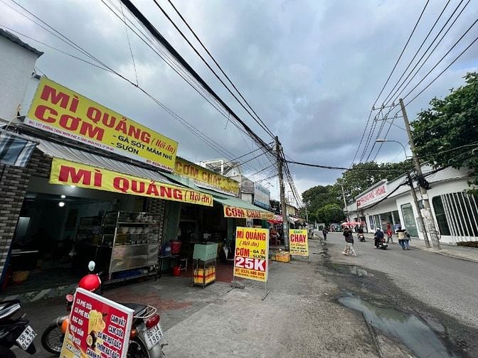 Sang quán cơm mặt tiền cực đẹp – đối diện cụm CN Phong Phú, sát bên Tr