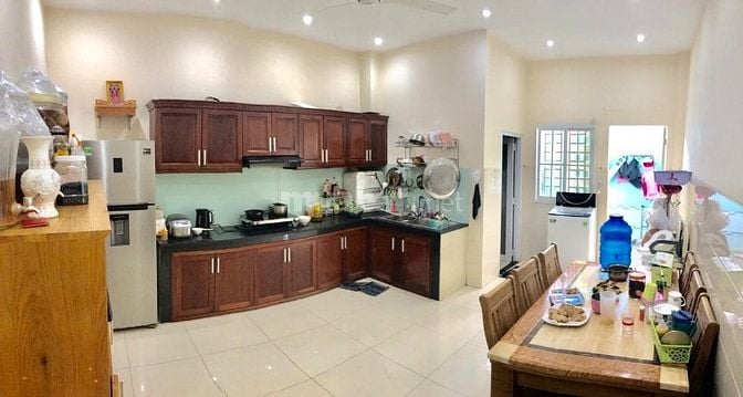 Bán nhà mặt tiền đường đình phong phú
