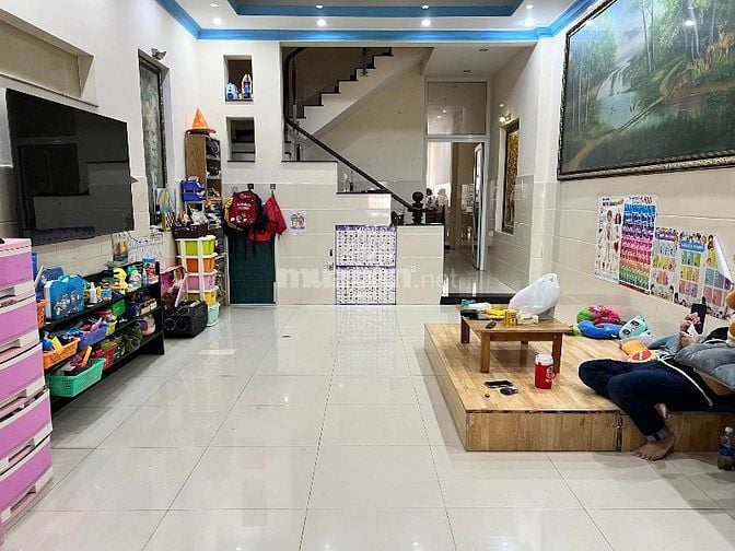 Bán nhà mặt tiền đường đình phong phú