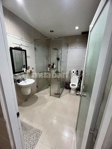 Bán nhà mặt tiền đường đình phong phú