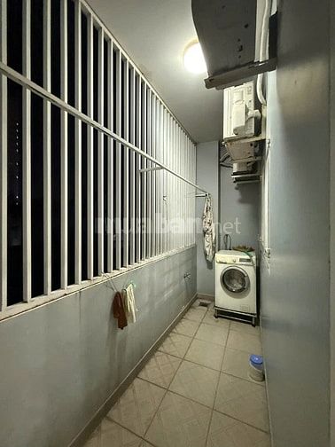 Cho thuê căn góc 1 trệt 3 lầu, 4pn 4wc, sân đậu oto, gần Phạm Văn Đồng