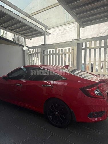 Cho thuê căn góc 1 trệt 3 lầu, 4pn 4wc, sân đậu oto, gần Phạm Văn Đồng