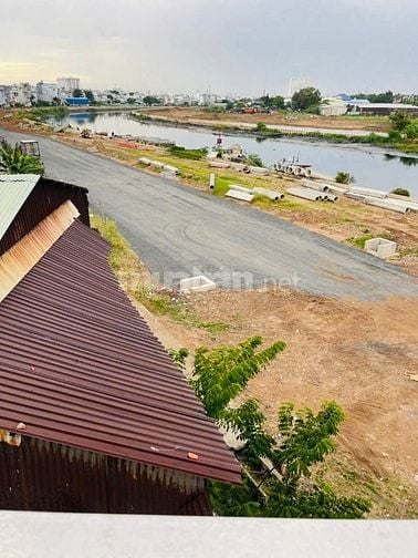 Bán nhà đẹp mặt tiền bờ kênh Tham Lương Thống Nhất p15 Gò Vấp