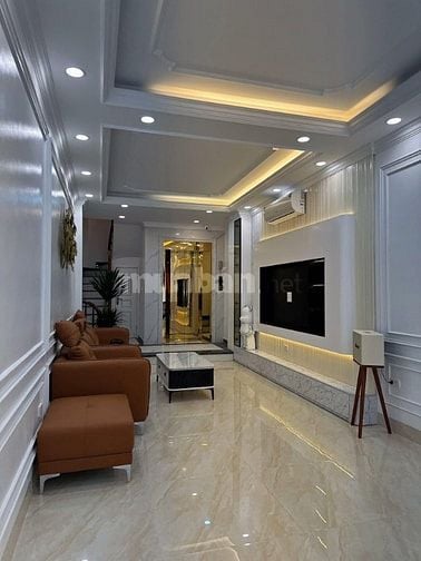 Siêu phẩm phố Yên Lạc - HBT - oto vào nhà - thang máy - nhà đẹp 