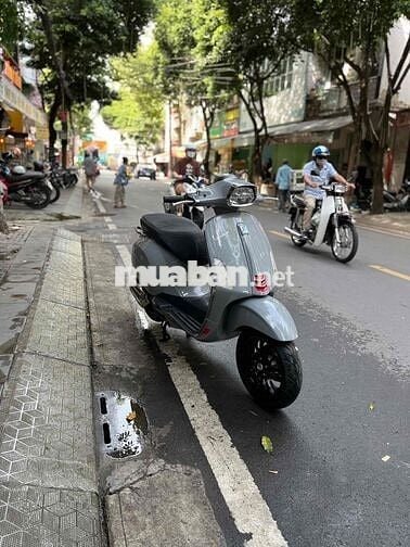 Vespa Piaggio xám, có hỗ trợ trả góp