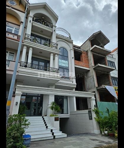 Bán biệt thự đường số 4 Him Lam Tân Hưng Q7 siêu đẹp giá chỉ 46,5 tỷ.