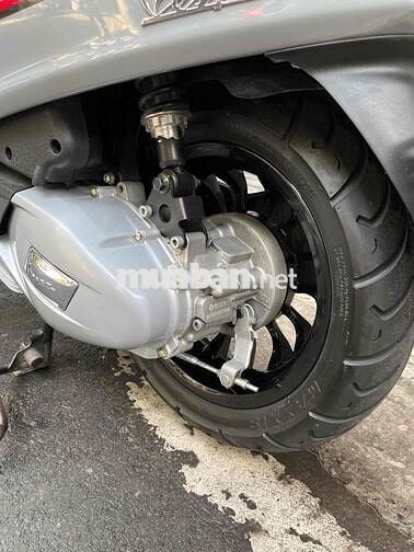 Vespa Piaggio xám, có hỗ trợ trả góp