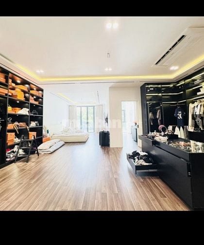 Bán biệt thự đường số 4 Him Lam Tân Hưng Q7 siêu đẹp giá chỉ 46,5 tỷ.