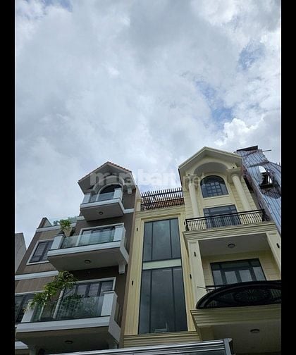 Bán biệt thự đường số 4 Him Lam Tân Hưng Q7 siêu đẹp giá chỉ 46,5 tỷ.
