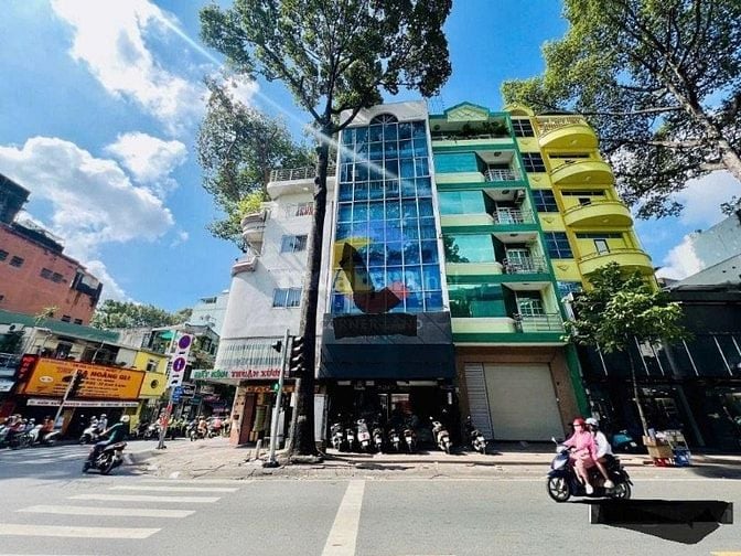 Cho thuê nhà mặt tiền Nguyễn Trãi, P.2, Quận 5 giá 60tr