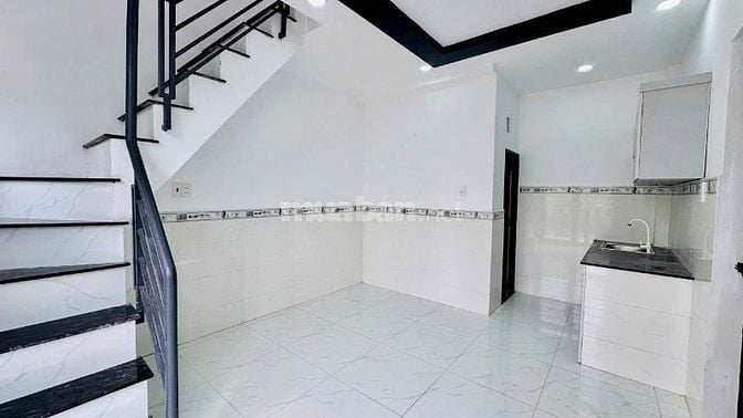 Nhà chính chủ hẻm oto thông thoáng