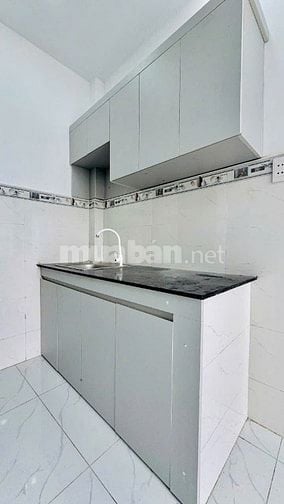 Nhà chính chủ hẻm oto thông thoáng