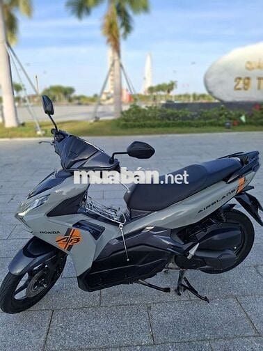 Honda Air Blade xám si măng 2024. Biển 43